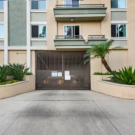 Beverly Hills Chic 2 Bed 2Bath With Patio And Parking 309-2